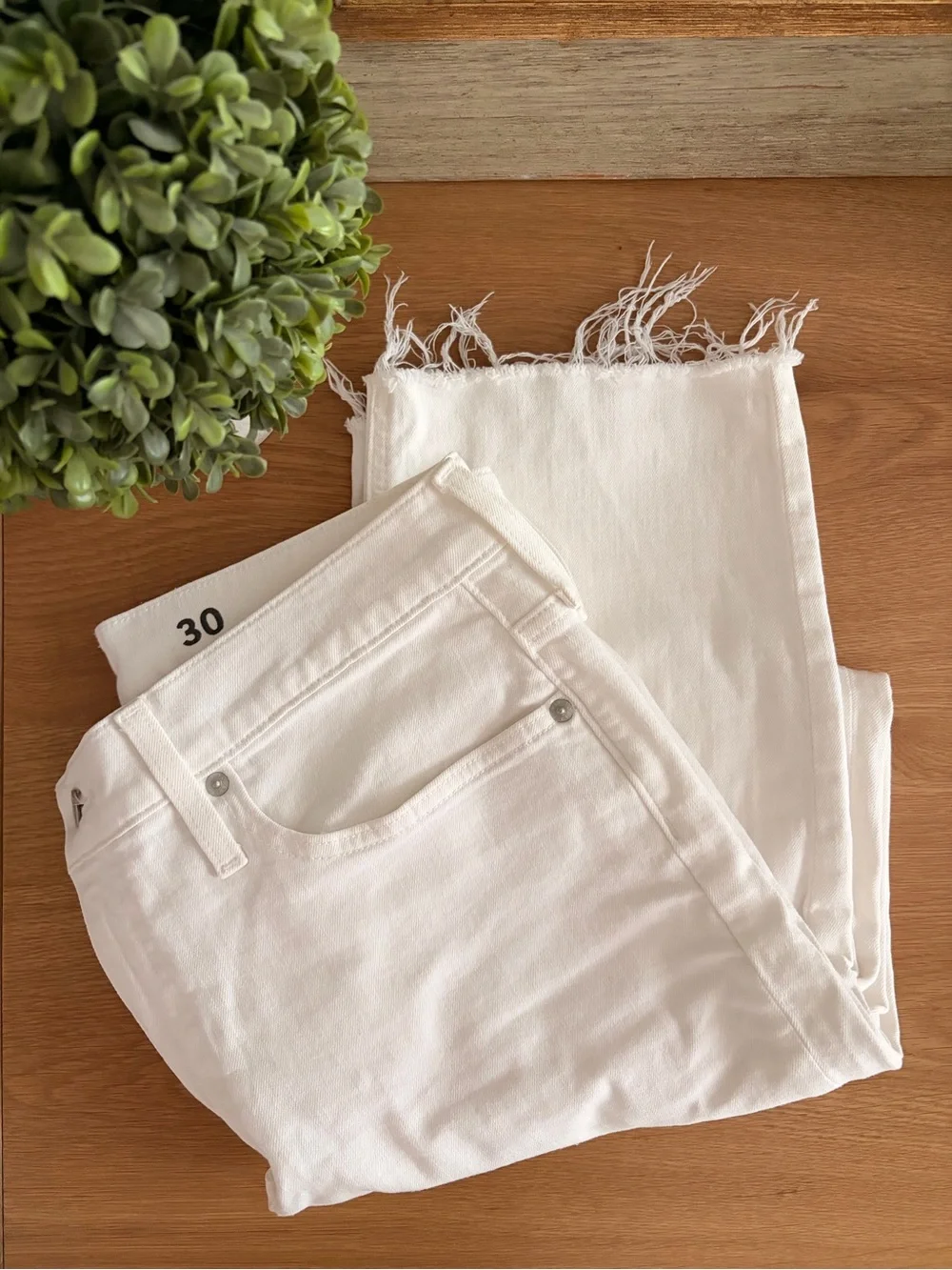 J.Crew Classic Straight Jeans in white size 30